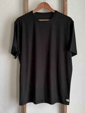 Vuori Strato Tech T-shirt in Black men’s Sz: Large